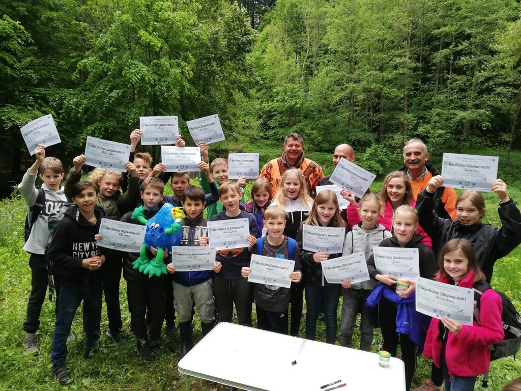 (c) Volksschule Grafendorf Klassenfoto von Volksschülerinnen und Volksschülern