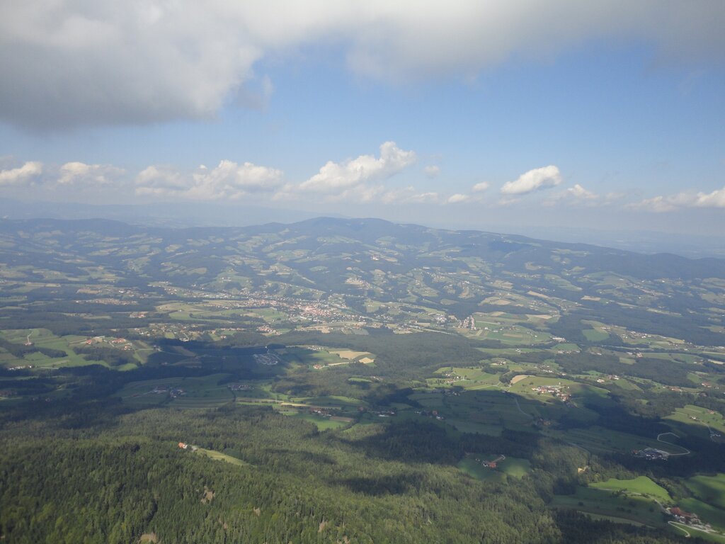 Pöllauer-Tal mit Konvektionsbewölkung.