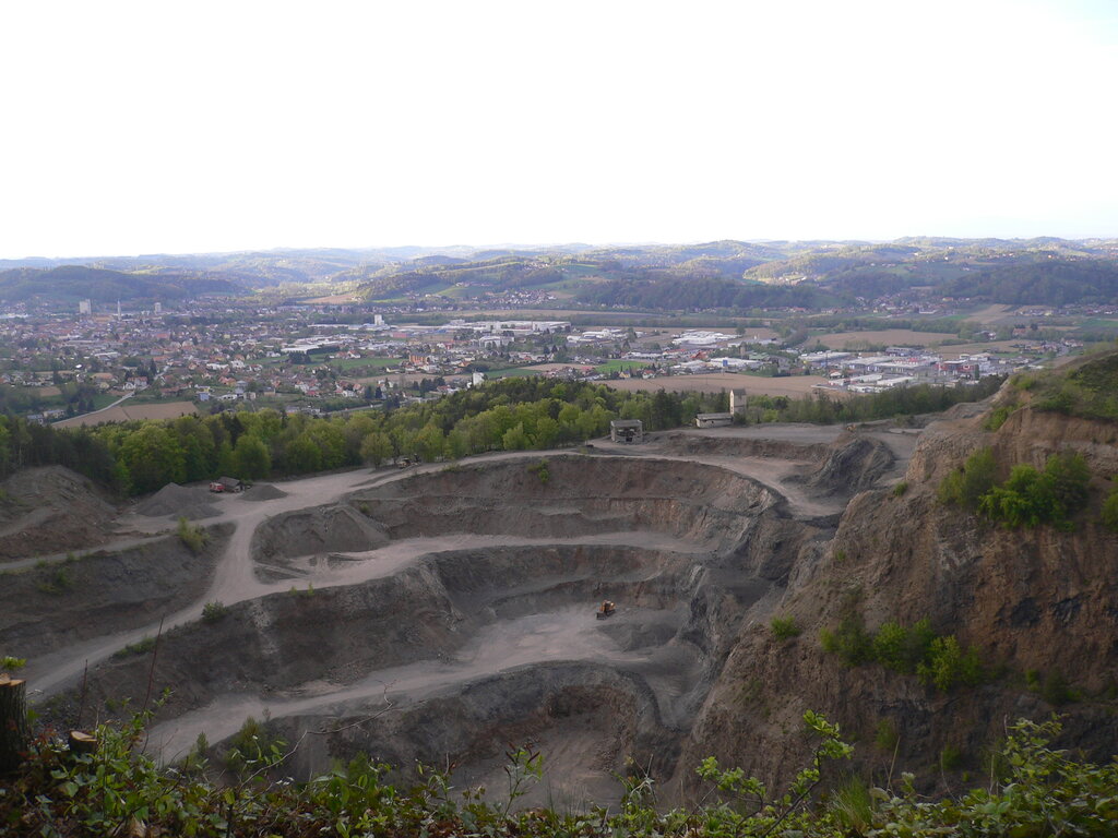 Blick vom Steinbruch Mühldorf auf die Stadt Feldbach