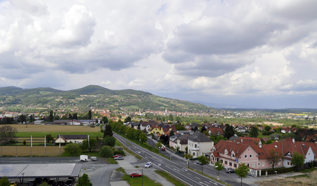 Ausblick über ein Siedlungsgebiet in Hartberg.