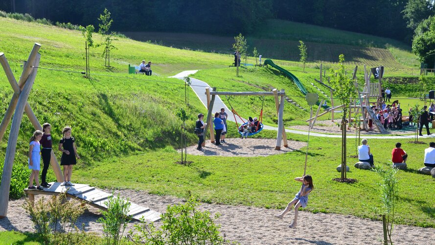 © Jagerberg Spielplatz im Grünen mit Kindern