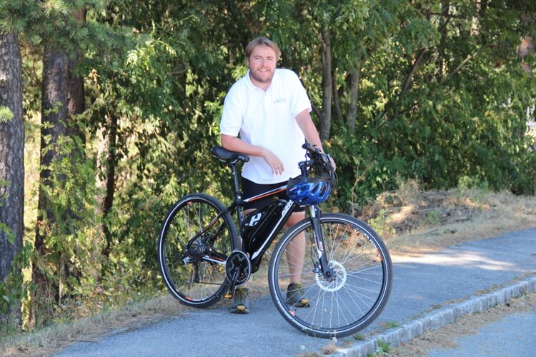 © Bucklige Welt KLAR-Manager Rainer Leitner auf dem Fahrrad.