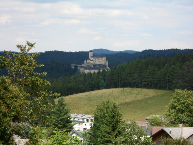 © Schachenhofer Landschaftsfoto mit Blick auf eine Burg