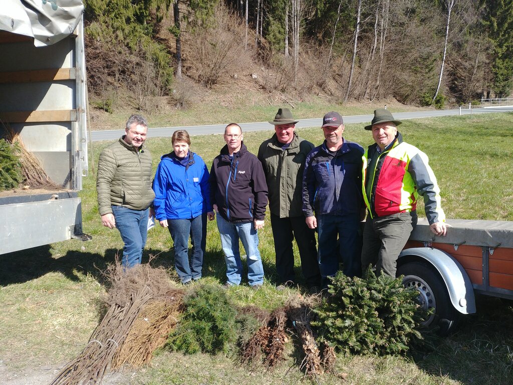 (c) Marlene Riegler KLAR!- Joglland Baumpflanzaktion