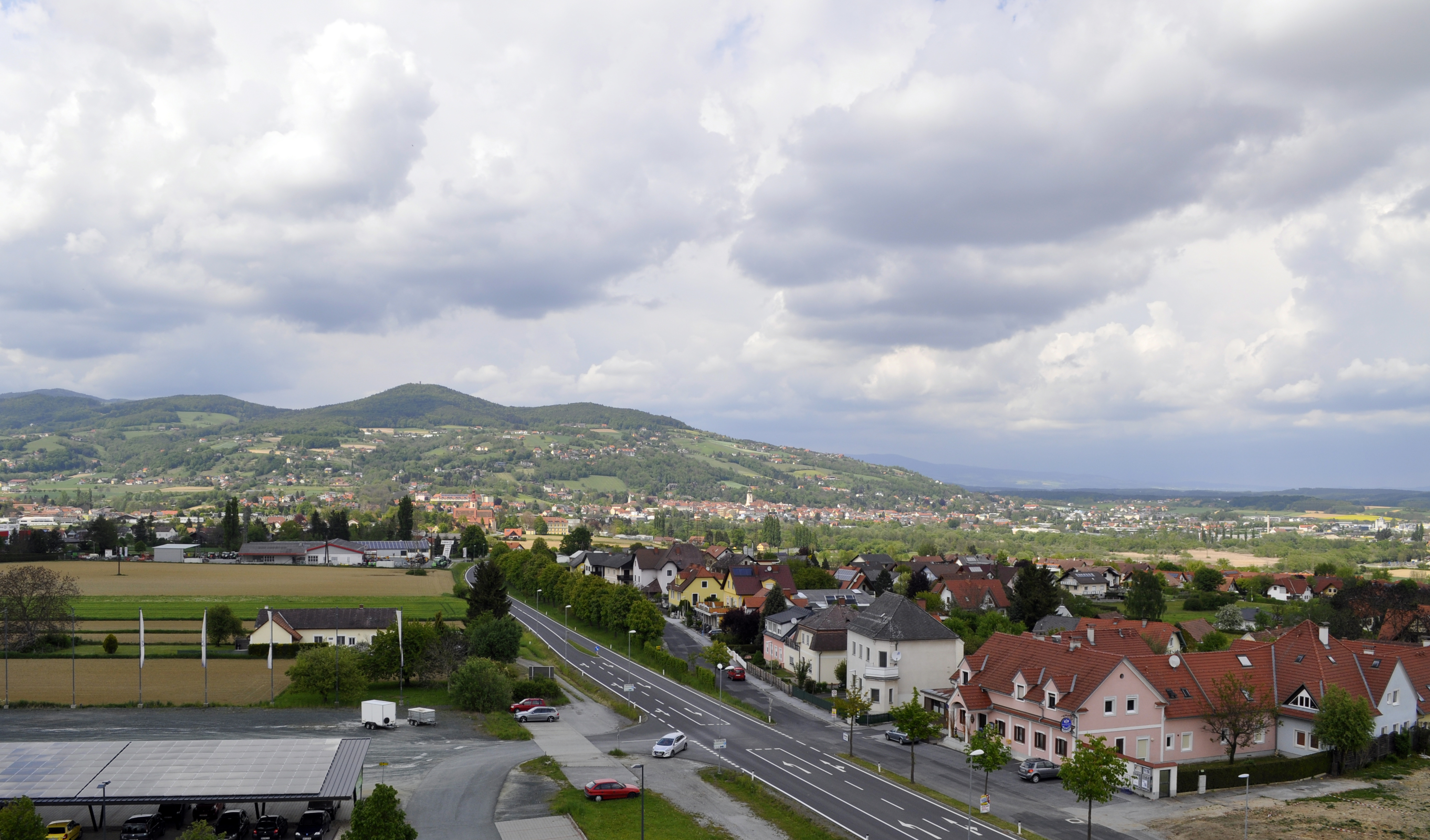 Ausblick über ein Siedlungsgebiet in Hartberg.